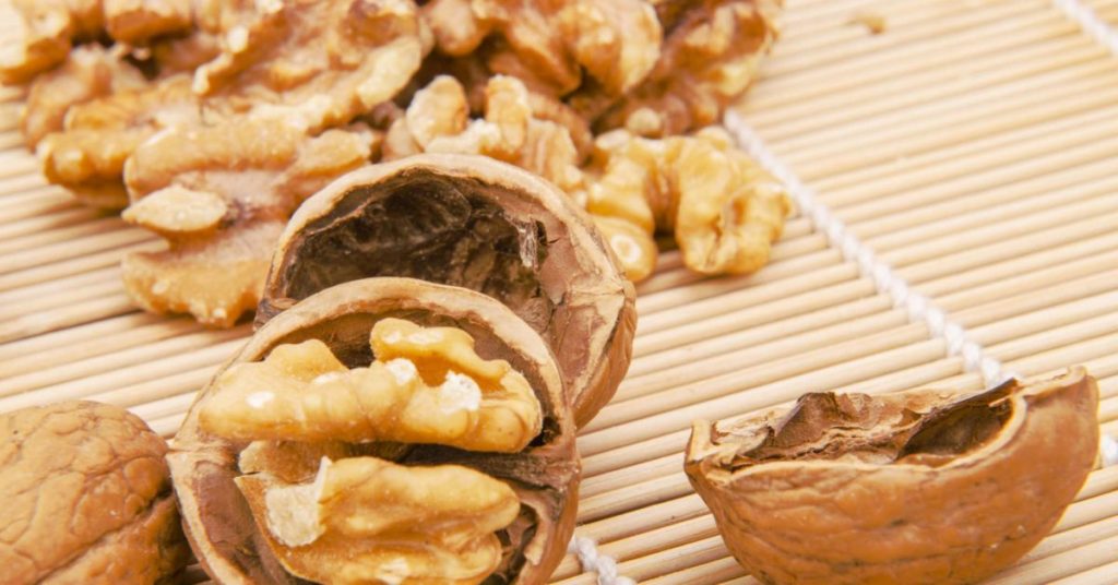 Nutrition Facts and Health Benefits of Walnuts